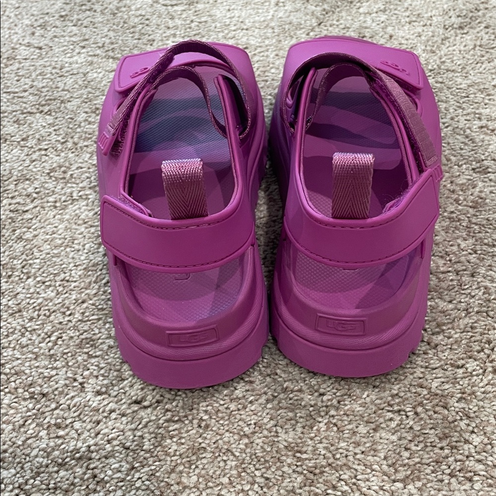 Ugg - Picture 4 of 6